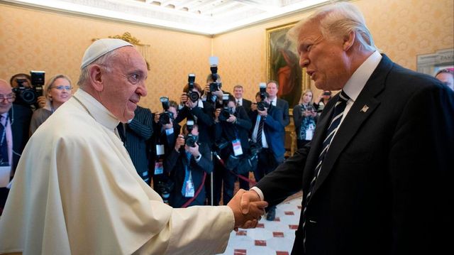Donald Trump és felesége részt vesz Ferenc pápa temetésén