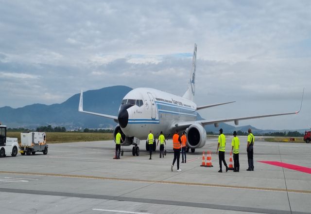 Primul avion a aterizat pe noul aeroport Brașov!