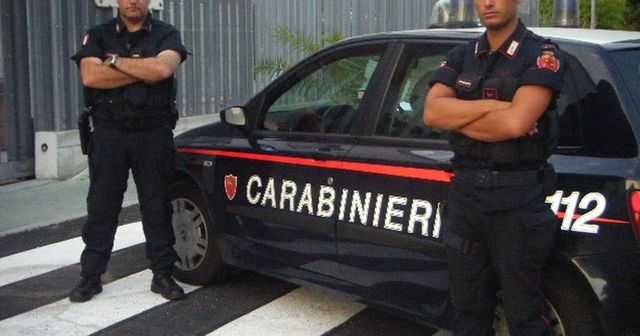 Româncă arestată în Italia, după ce a încercat să o arunce de la balcon pe bătrâna de care avea grijă