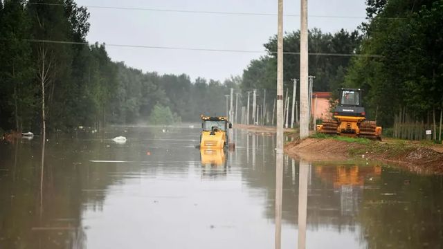 Forti piogge a Pechino, 30 morti e 80 mila sfollati