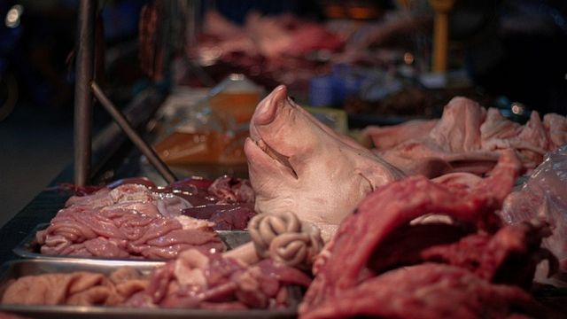 Забранява се прясното свинско месо на фермерските пазари