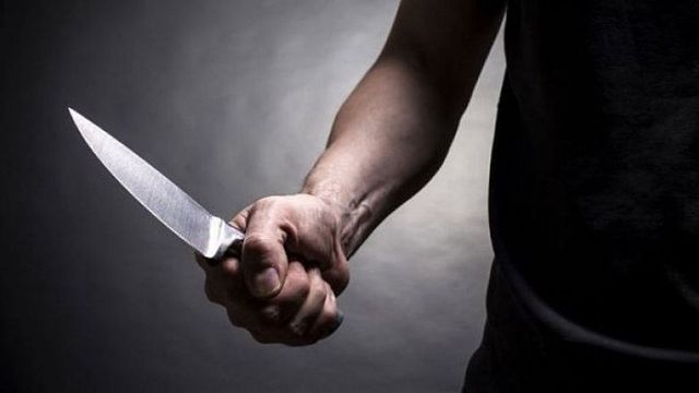 Un taximetrist din Soroca, amenințat cu cuțitul și deposedat de mașină de doi pasageri