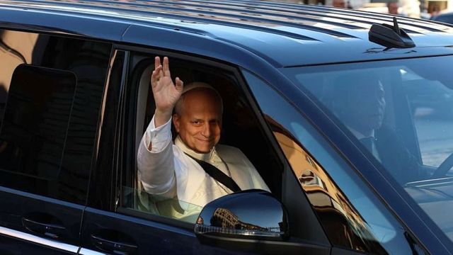 Ce mașină folosește Papa Leon al XIV-lea. Autoturismul este securizat