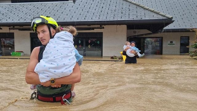 Ciclonul care a făcut prăpăd în Slovenia vine cu mare viteză spre România. Trecem la ploi torențiale și furtuni