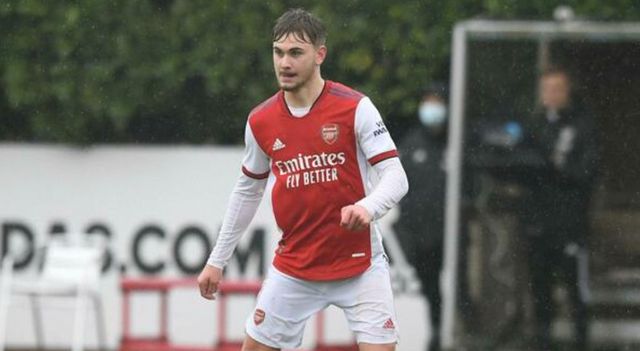 Billy Vigar, morto il calciatore ex Arsenal: ha sbattuto la testa contro un muro di cemento durante una partita