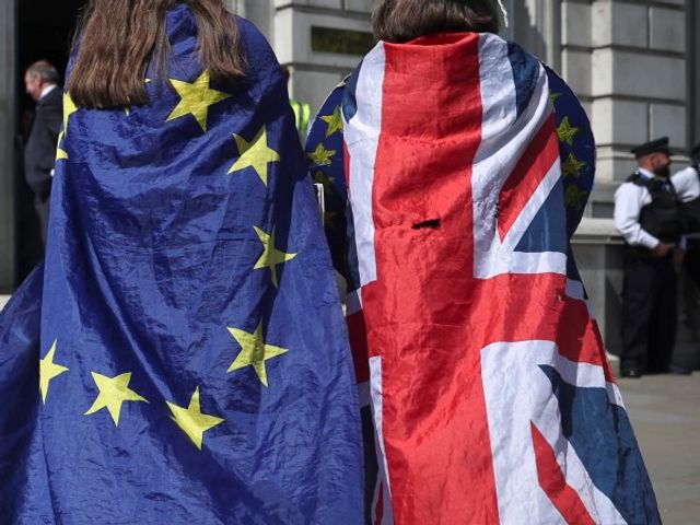 Половината британци искат референдум за сделката за Brexit