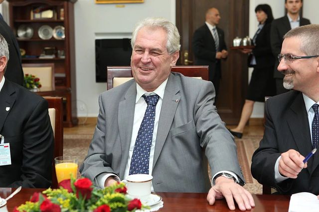 Senatul ceh a inițiat procedura de demitere a președintelui Milos Zeman