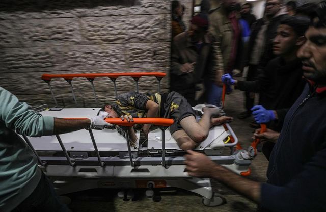 Almeno 24 morti nei raid israeliani dall'alba su Gaza