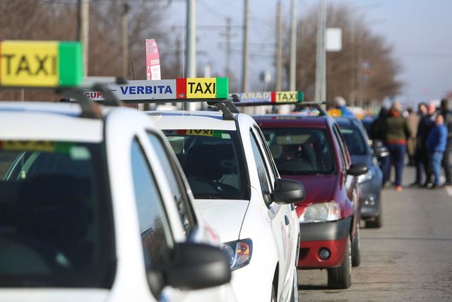 Acțiuni de protest ale taximetriștilor în mai multe orașe din țară
