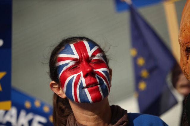 Százezrek követelik a Brexit leállítását