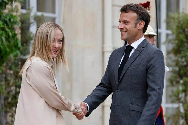 Macron arrivato a Palazzo Chigi, incontro con Meloni dopo tensioni