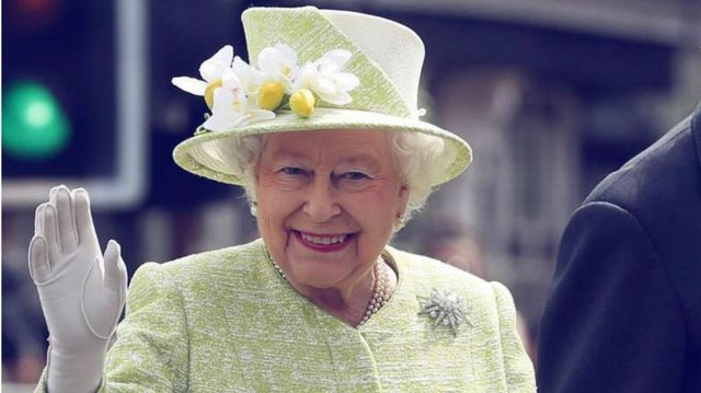 Regina Elisabeta a II-a își sărbătorește discret ziua de naștere, fără tradiționalele salve de tun