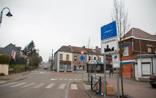 Un fermier belgian a mutat accidental granița cu Franța, nemulțumit că o piatră de hotar stătea în calea tractorului
