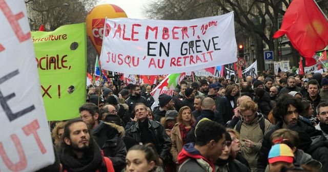 Continua mobilitazione in Francia contro le pensioni, in 370 mila a Parigi