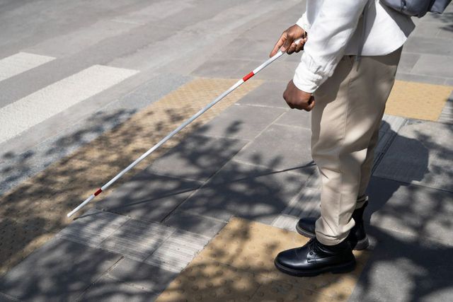Caz record de fraudă socială în Italia! Un bărbat s-a dat drept nevăzător timp de jumătate de secol