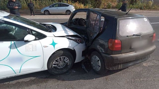 Accident violent la Ștefan Vodă. Un polițist a fost transportat la spital