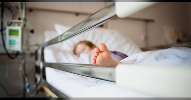 Un copil de trei ani din Vaslui este suspect de meningită