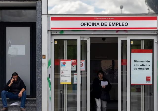El empleo se recupera tras el final del verano: España crea 31.462 empleos y el paro cae en 4.846 personas