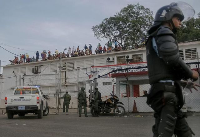 Almeno 29 detenuti sono morti durante una rivolta in un carcere della città venezuelana di Acarigua