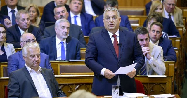 Felmosta a padlót a baloldallal Orbán Viktor a Parlamentben