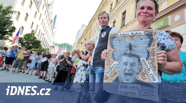 Po celém Česku se opět protestuje proti Babišovi