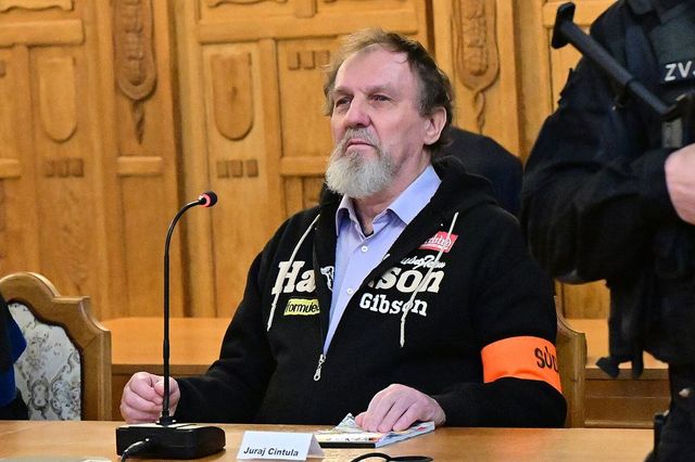 Atentátníkovi, který zranil slovenského premiéra Fica, uložil soud 21 let vězení