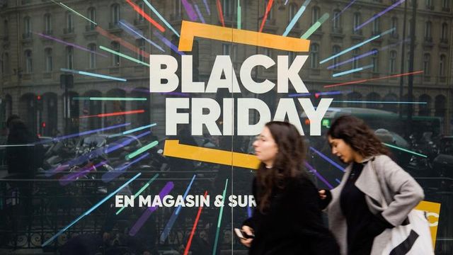 Black Friday, a caccia di sconti online e nei negozi di tutto il mondo