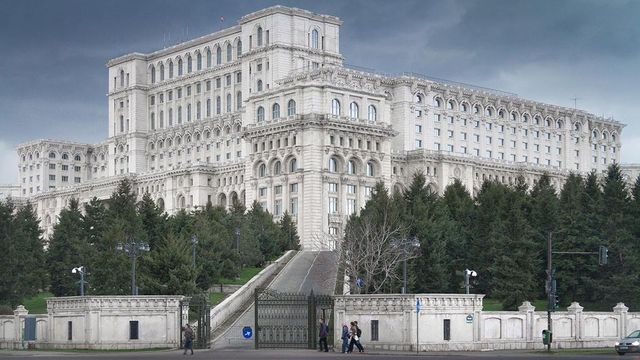 Sindicaliștii au protestat în fața parlamentului