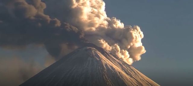 Vulcanul Kliucevskoi din Rusia a erupt după cutremurul puternic din Extremul Orient