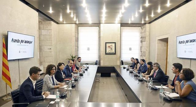 Gobierno y Generalitat pactan una financiación singular para Cataluña con el anzuelo de estar abierto al resto