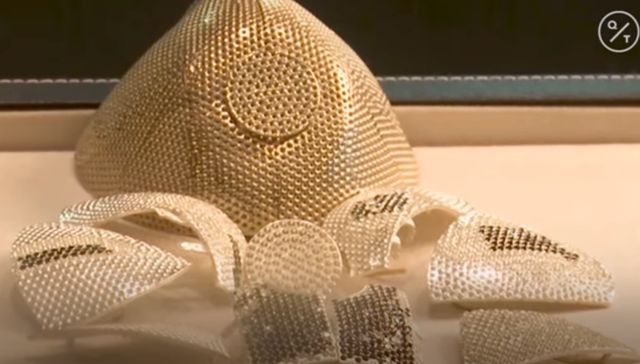 Cât costă cea mai scumpă mască de protecție din lume, fabricată din aur de 18 karate și 6.800 de diamante