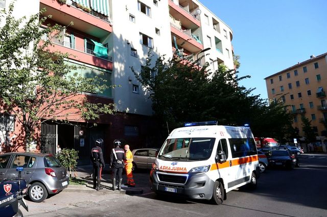 Bambina di tre anni precipita dal quarto piano a Torino, è gravissima