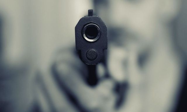 Doi bărbați au fost împușcați cu un pistol cu bile de cauciuc, pe o stradă din Constanța