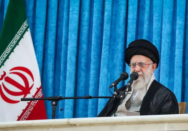 Jamenei critica la propuesta nuclear de EE UU porque va contra la «independencia» de Irán