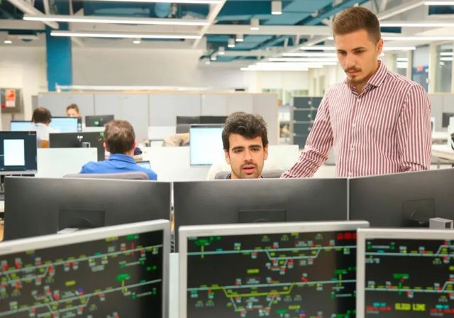 Indra busca 2.400 profesionales tecnológicos para reforzar su industria de defensa