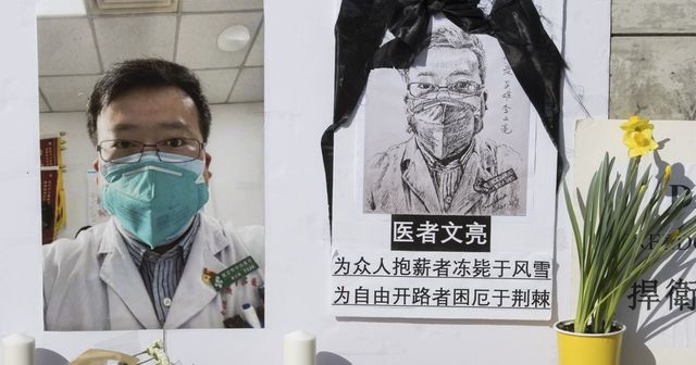 Bocsánatot kért a vuhani rendőrség, amiért előállították a koronavírusra elsők között figyelmeztető orvost