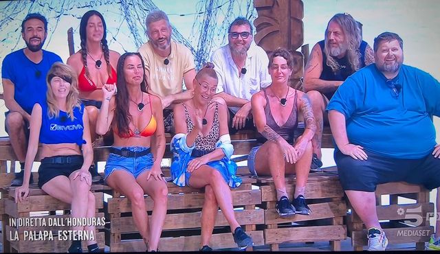 L’Isola dei Famosi continua a perdere pezzi, ora abbandona anche Camila Giorgi