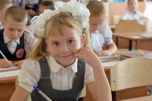 Ministrul Educației propune ca fiecare copil să citească 20 de minute pe zi la școală