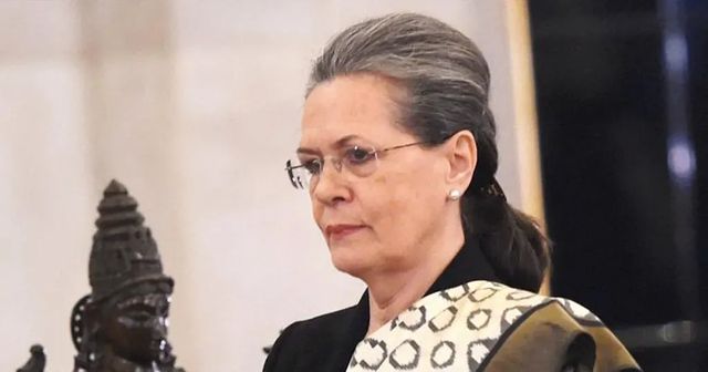 Sonia asks Congress leaders to wage struggle for people's issues