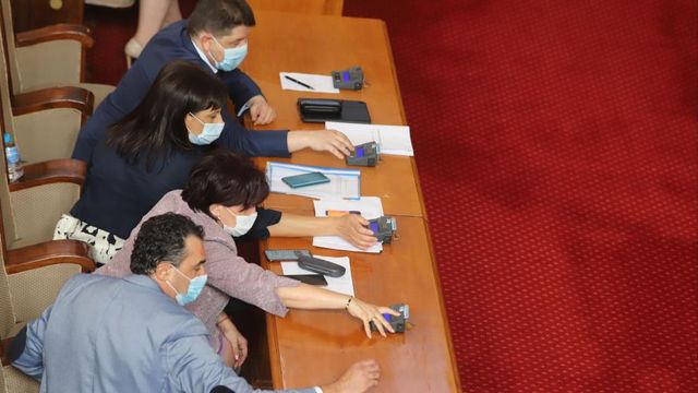 Парламентът гласува трима нови членове на КЕВР