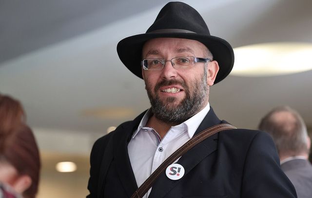 Pošlete peníze, nemám na složenky ani uhlí, žadoní Sterzik