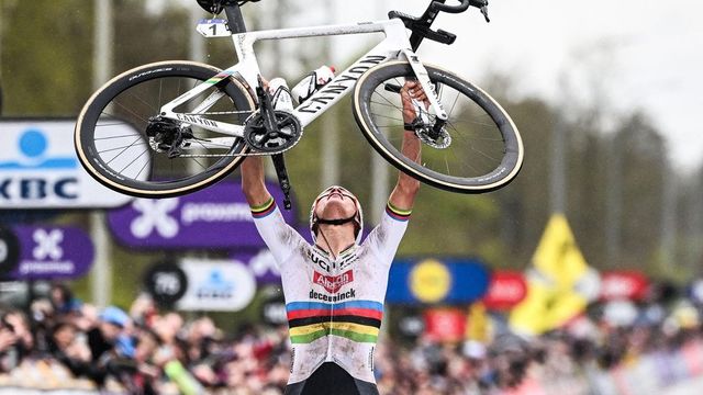 Mathieu Van der Poel vince il Giro delle Fiandre