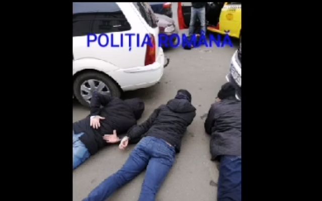 Polițiști falși prinși în timp ce jefuiau un italian, în București