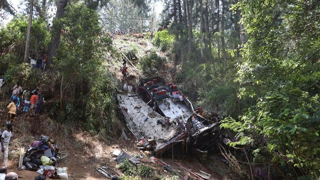 15 Killed, 30 Injured As Overcrowded Bus Skids Off Cliff In Sri Lanka