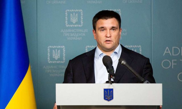 Lemondott az ukrán külügyminiszter, nem oszlatható fel a parlament