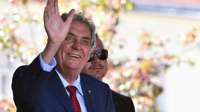 Senátoři rozšíří žalobu na Miloše Zemana o nečinnost při odvolání ministra Staňka