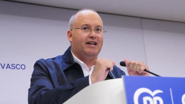 PP y Vox deploran el autoritarismo de Sánchez al atacar a los jueces