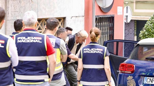 Hallan el cadáver de una mujer dentro de un cubo de basura en un piso de Gijón