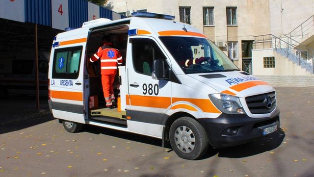 Avocatul lui Plahotniuc a fost luat cu ambulanța din sala de judecată