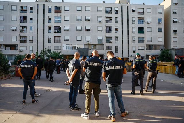 300 uomini in campo per blitz interforze a Napoli